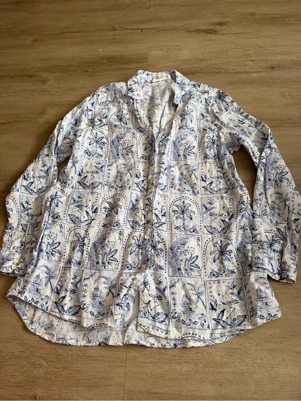 C&C California Linen Coastal Stamped Tiles Button Up Blouse Top Blue White SZ M